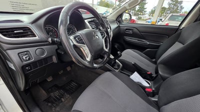 2022 Mitsubishi L200 4 PTS GLX CABINA DOBLE 24TD TM5 4X4