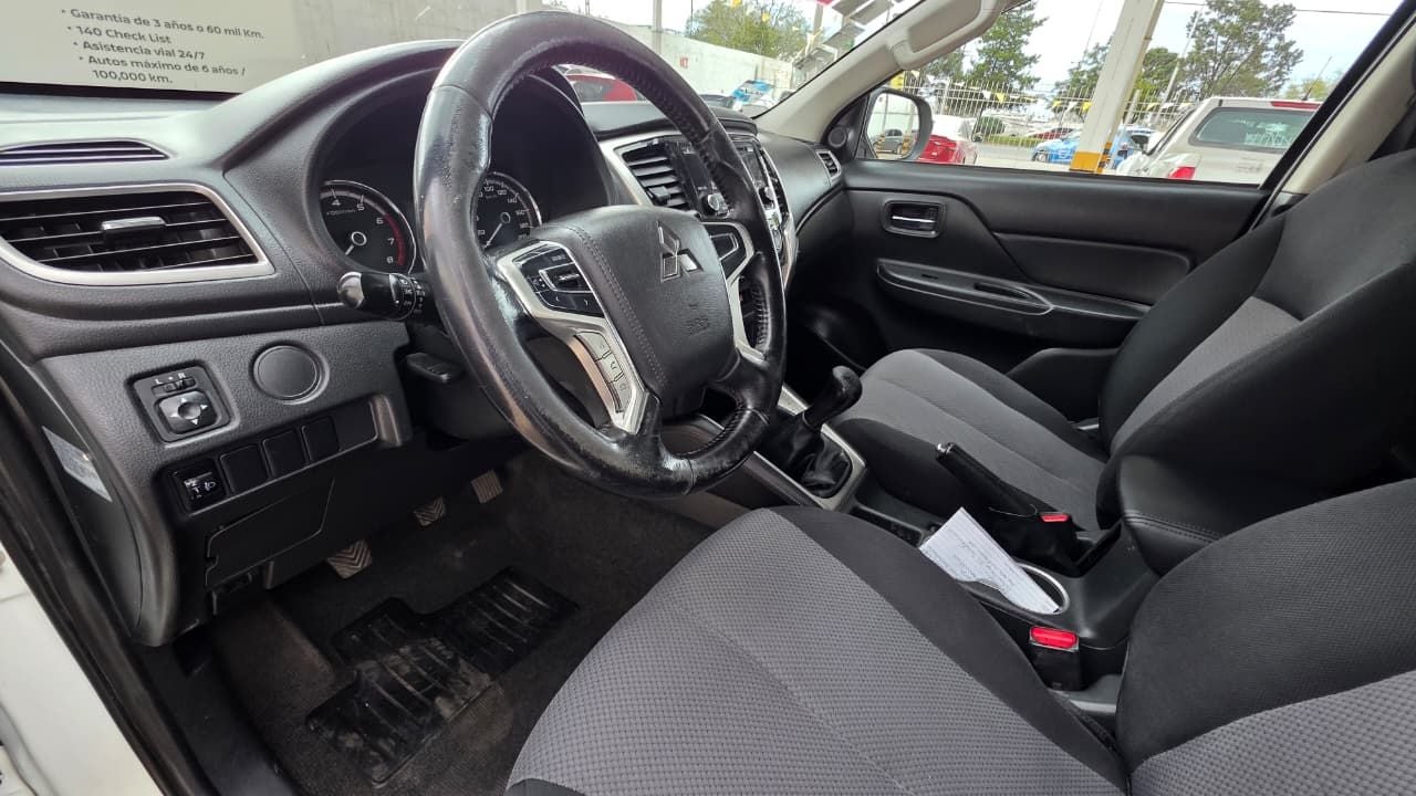 2022 Mitsubishi L200 4 PTS GLX CABINA DOBLE 24TD TM5 4X4